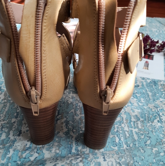 RESTRICTED Adora Sandal - Picture 10 of 11